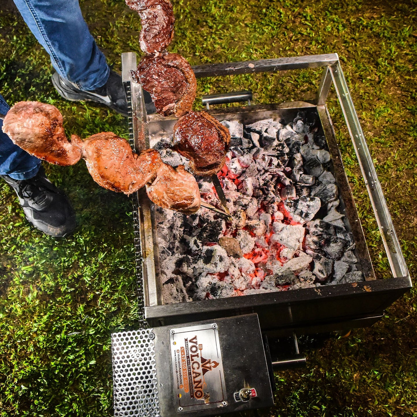 Rodizio Asador a Carbón Volcano 4 Espadas