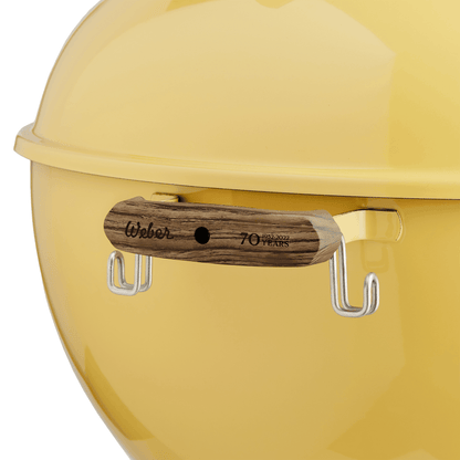 Asador De Carbón Kettle 70 Aniversario, 22"  Hot Rod Yellow